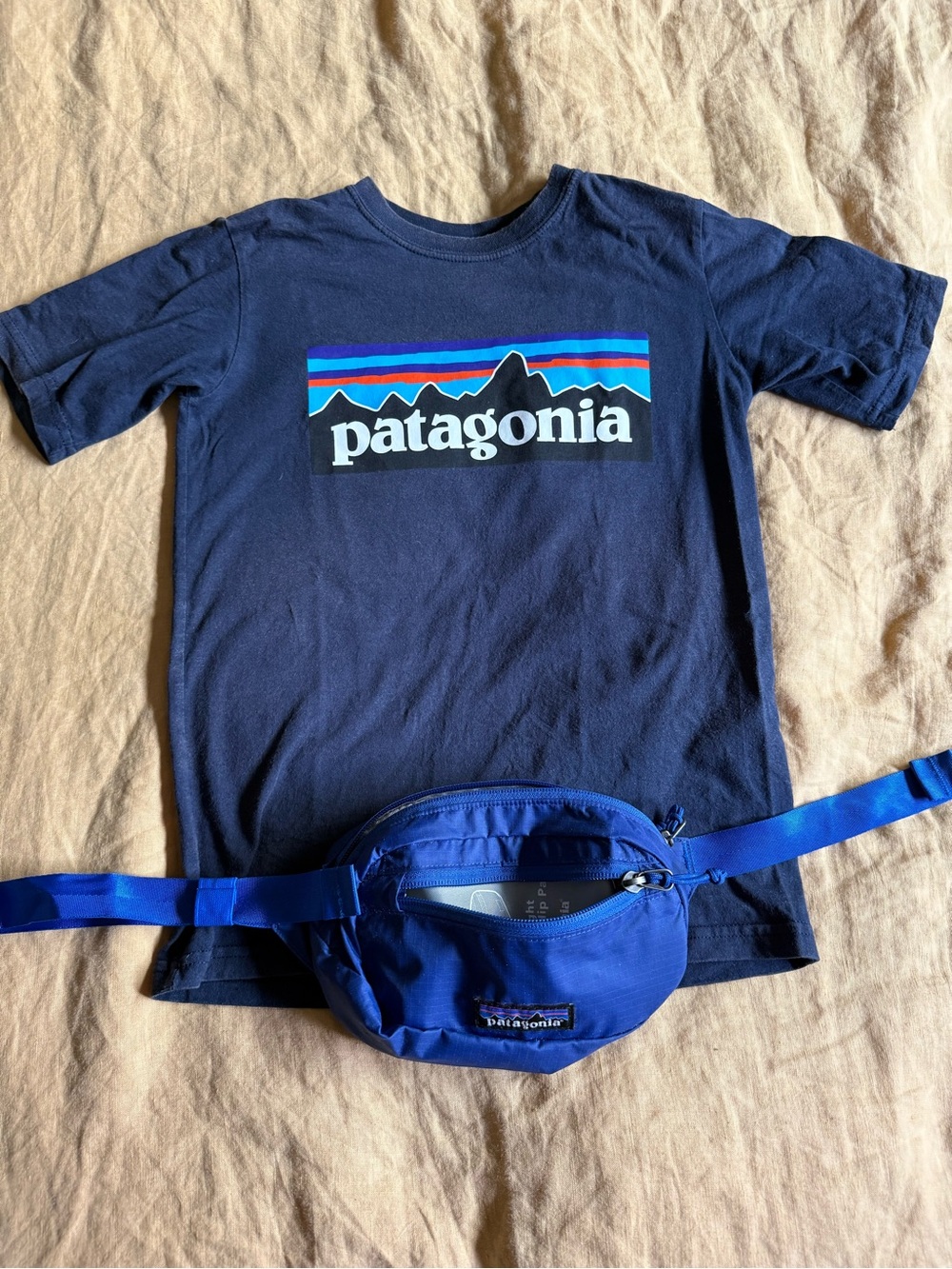PATAGONIA 🏔️ Kid T-shirt Sz XS (5-6) & Ultra light Fanny pack 💙